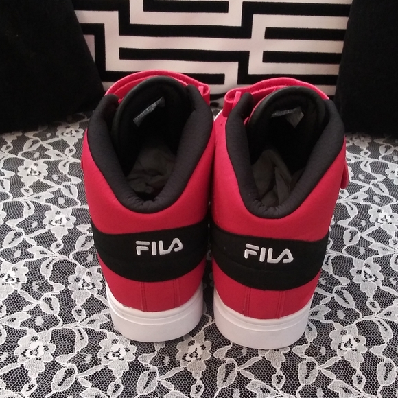 Fila Athletic Shoe - Picture 2 of 5